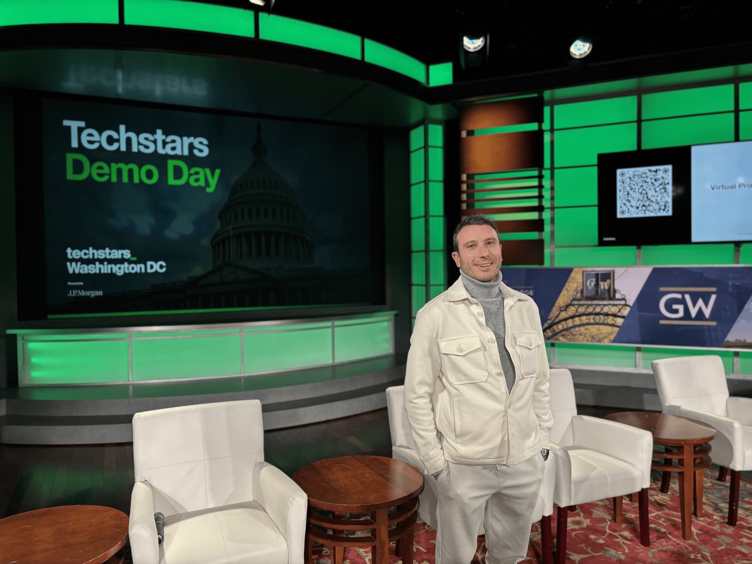 Ianis sur le plateau du Techstars Demo Day à Washington DC